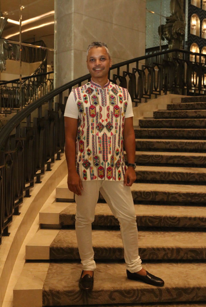 JUNAID OFF WHITE GEORGETTE EMBROIDERED BANDI