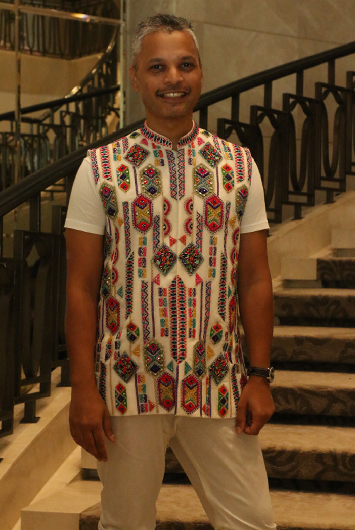 JUNAID OFF WHITE GEORGETTE EMBROIDERED BANDI