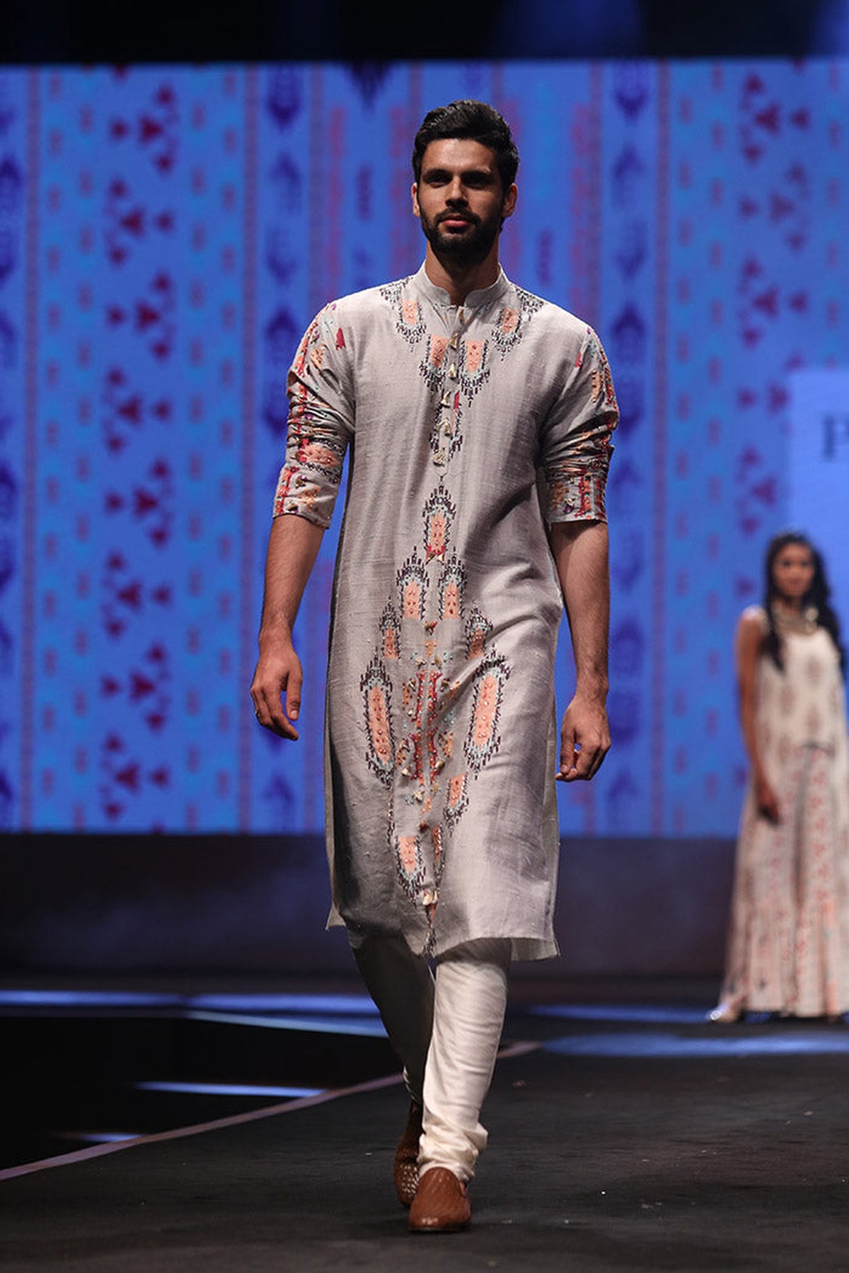 AMIR GREY PRINTED DUPION SILK KURTA WITH OFF-WHITE COTTON SILK CHURIDAR