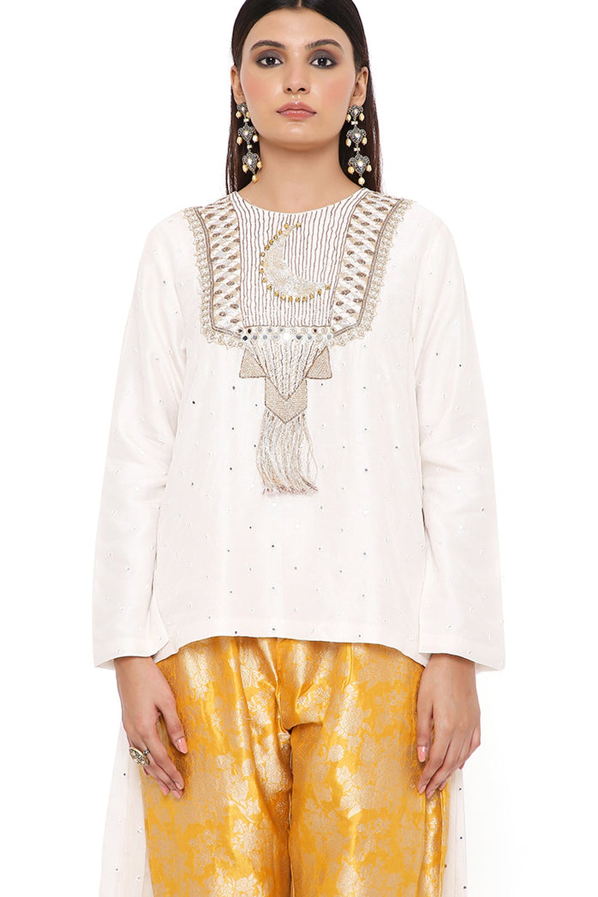 CHAANTARA OFF WHITE ABLA SILK EMBROIDERED HIGH LOW KURTA WITH MUSTARD BROCADE CONSTRUCTED PANTS
