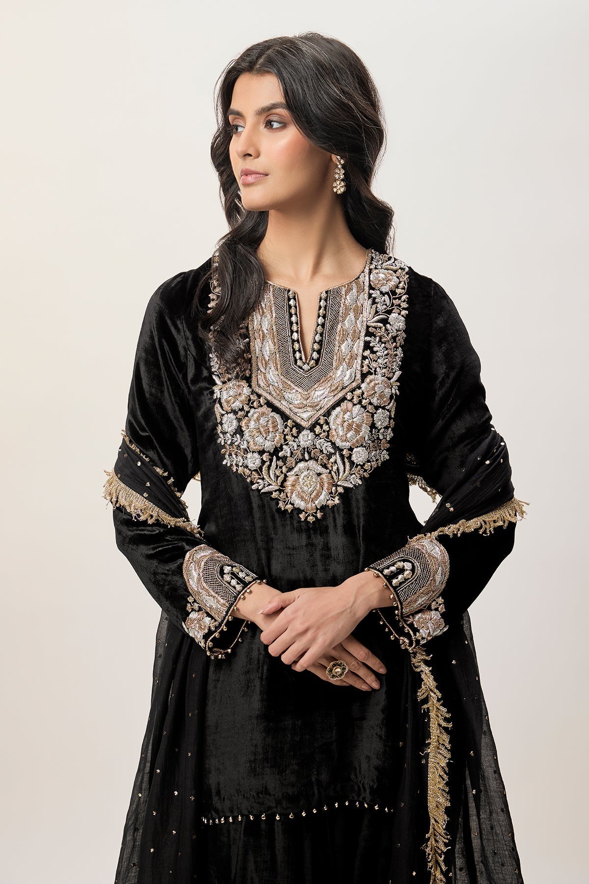 Ziba Black Velvet Embroidered Kurta With Farshi Salwar And
Mukaish Silkmul Dupatta