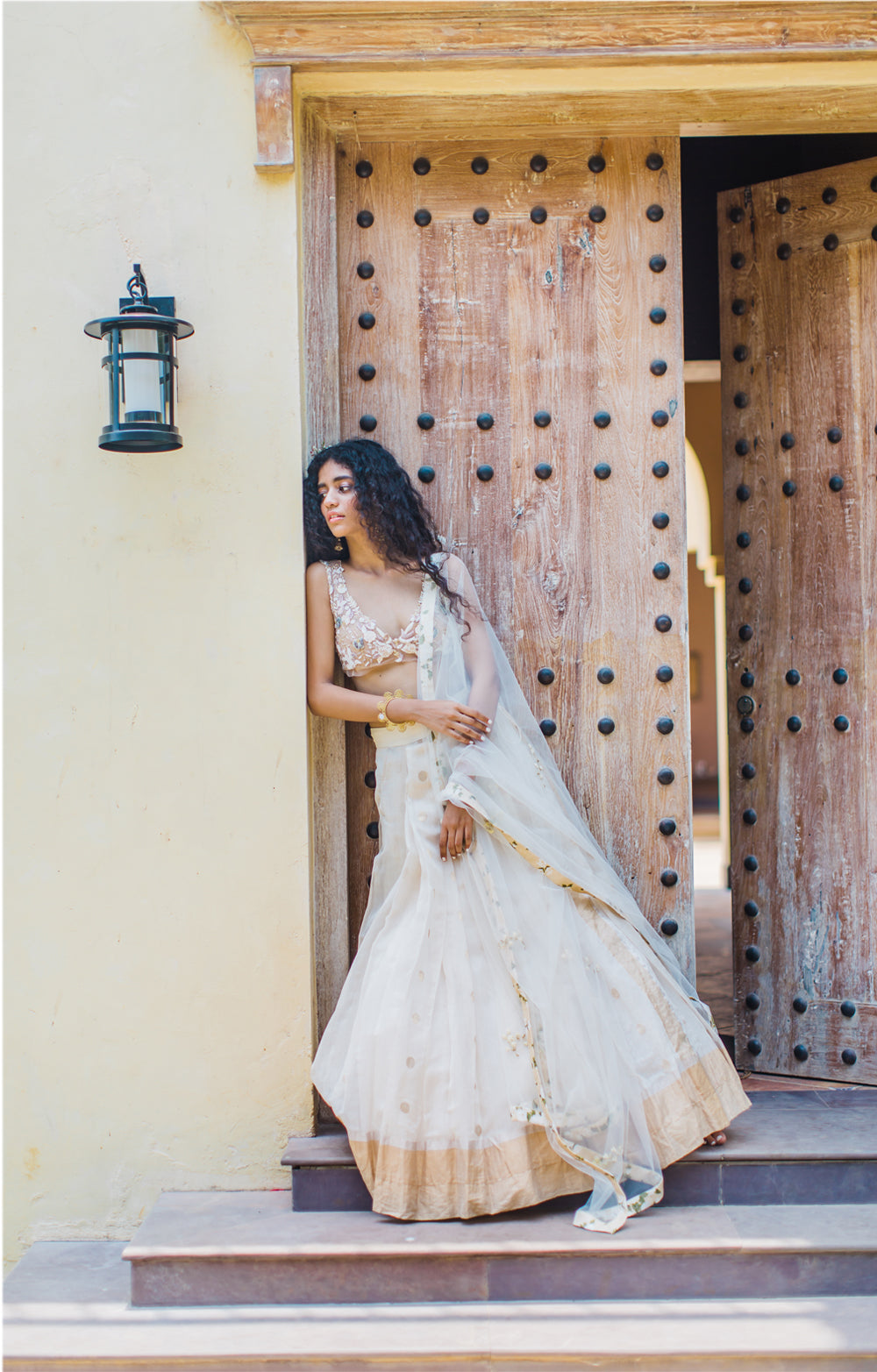 Falling daisies and polka dots