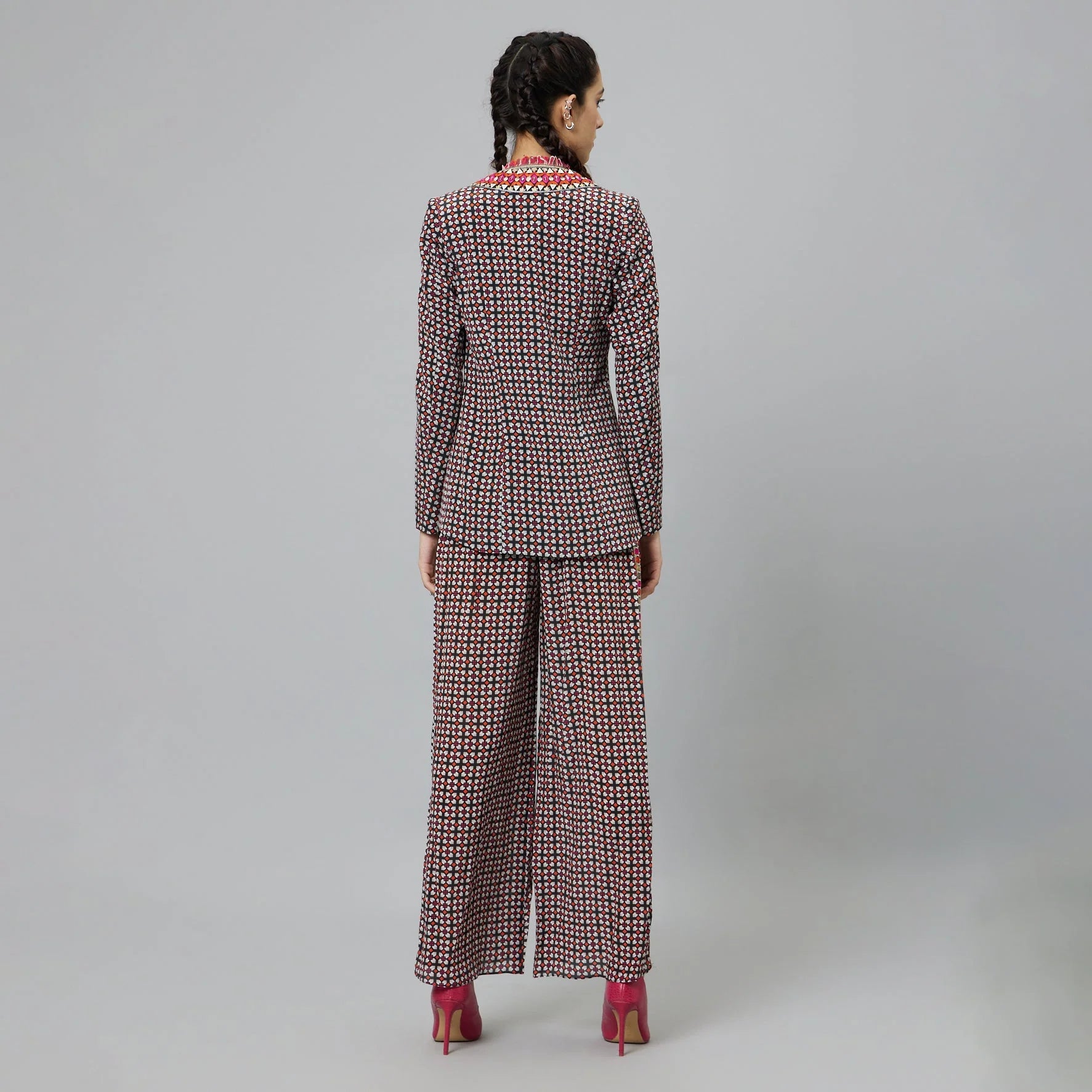 BLACK GEOMETRIC PRINT CREPE BLAZER JACKET TEAMED WITH LINEN BUSTIER AND PANTS