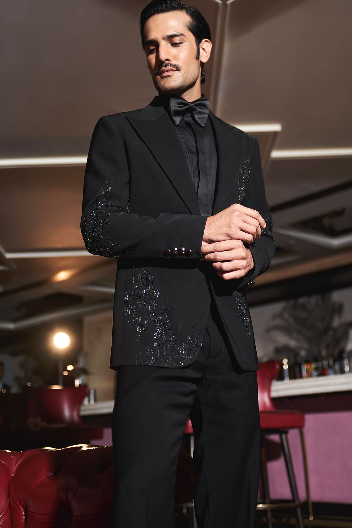 Noir Rhythmic Peak Lapel Tuxedo Set