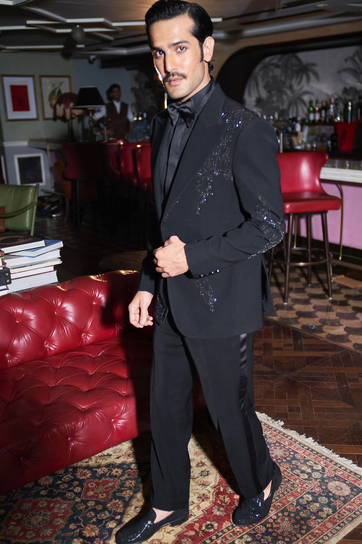 Noir Rhythmic Peak Lapel Tuxedo Set