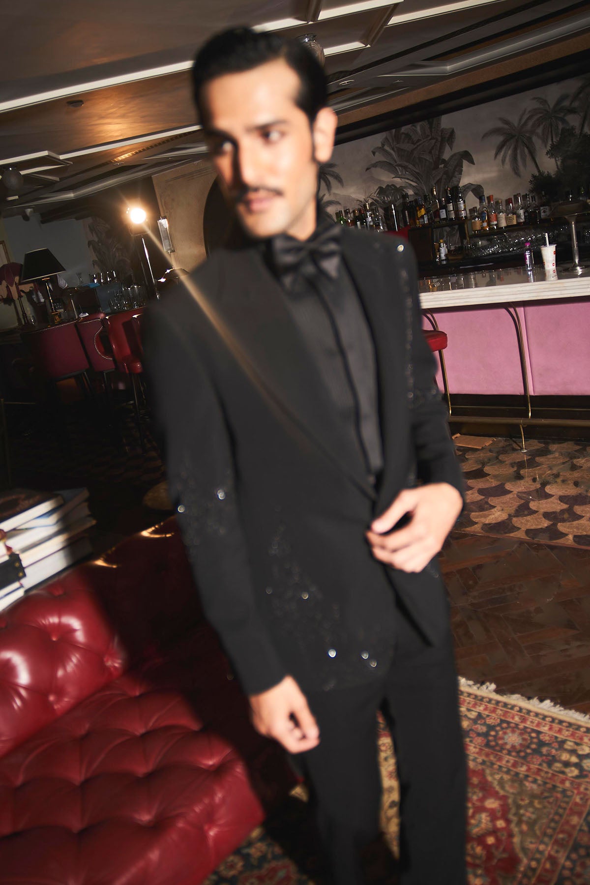 Noir Rhythmic Peak Lapel Tuxedo Set