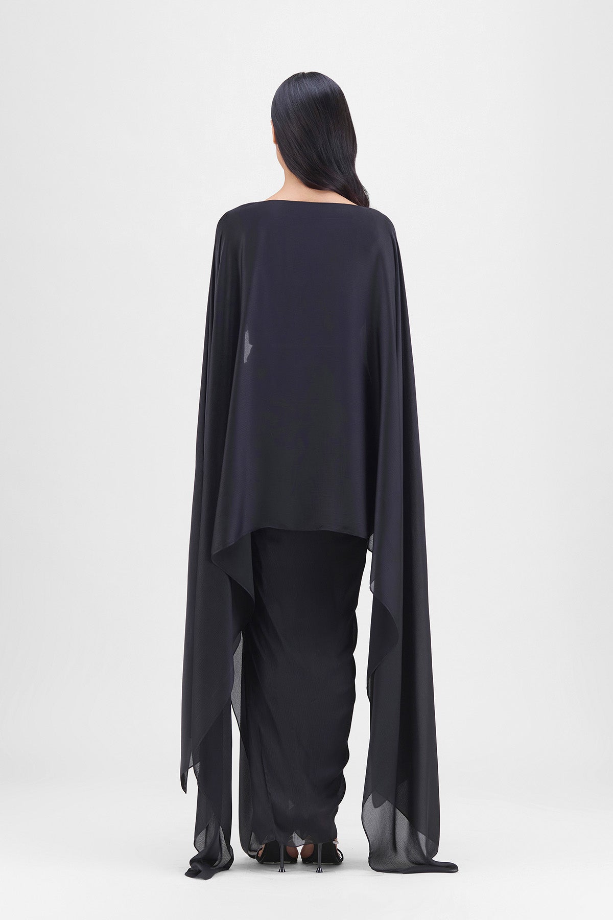 METALLIC FLUID CAPE SET