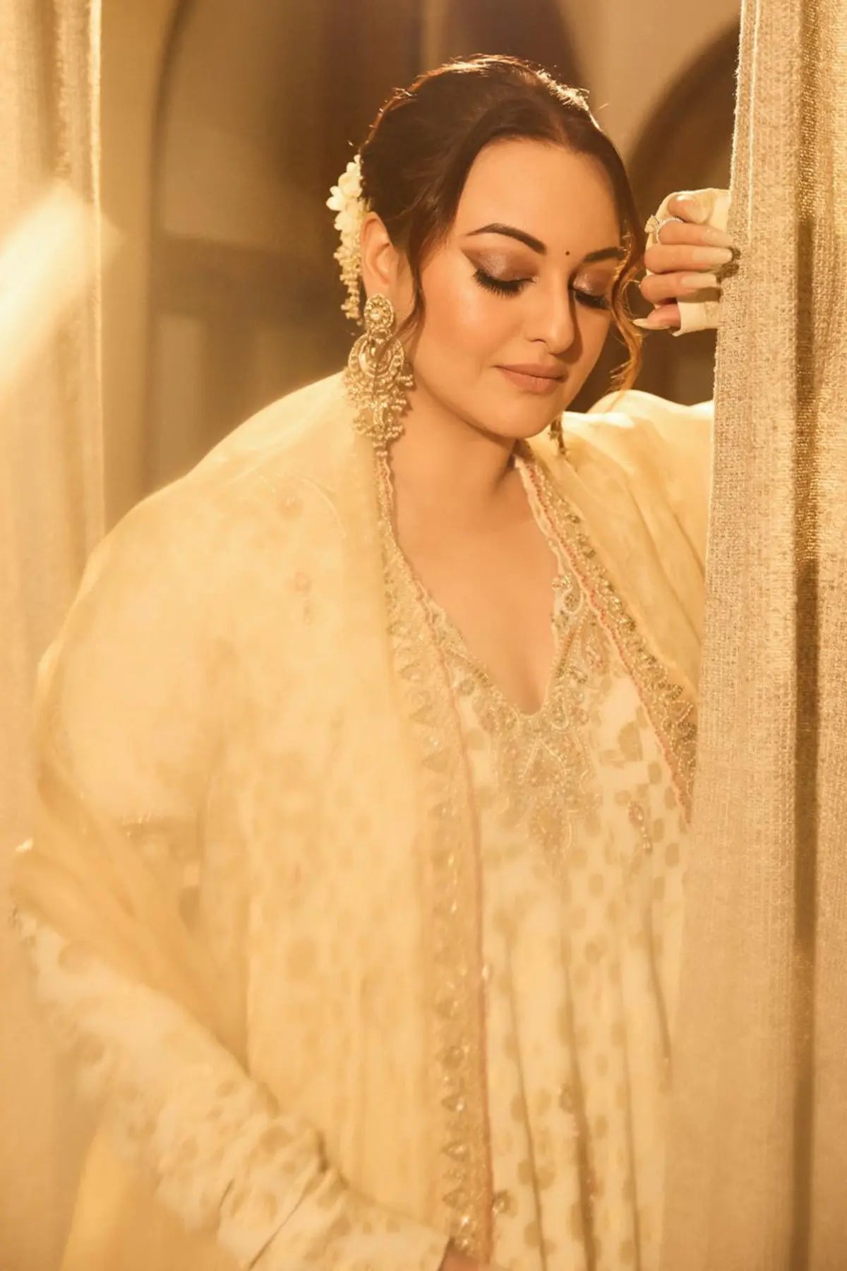 Sonakshi Sinha in Noor-e-zari Anarkali Set