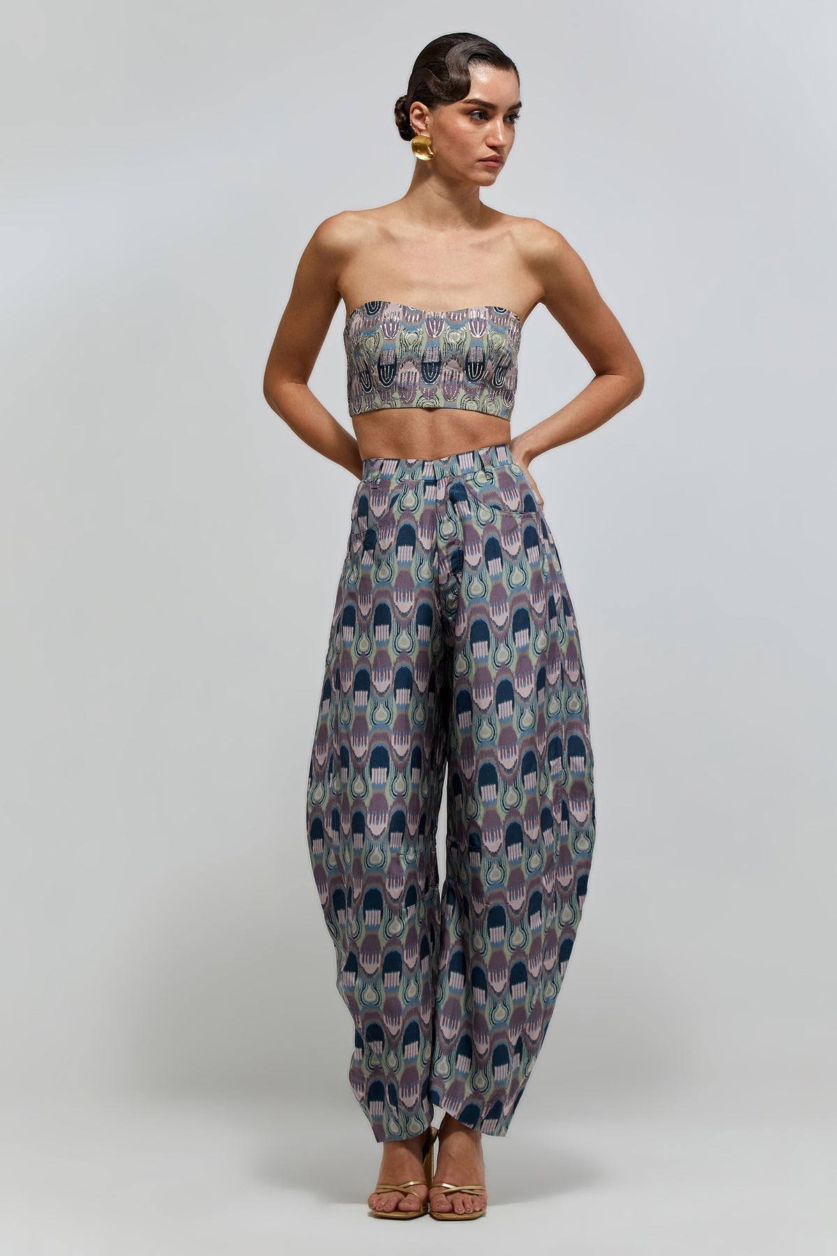 Fahya Purple Kasbah Printed Abutai Silk Bustier And Pants With Lilac Georgette Embroidered Bajubands