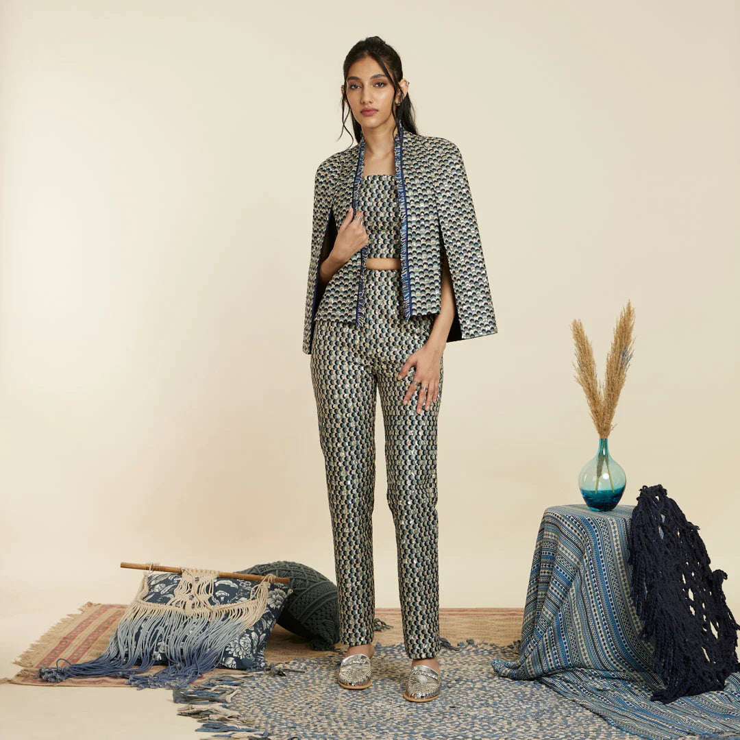 BLUE SCALLOP EMBROIDERED NOOR JACKET SET