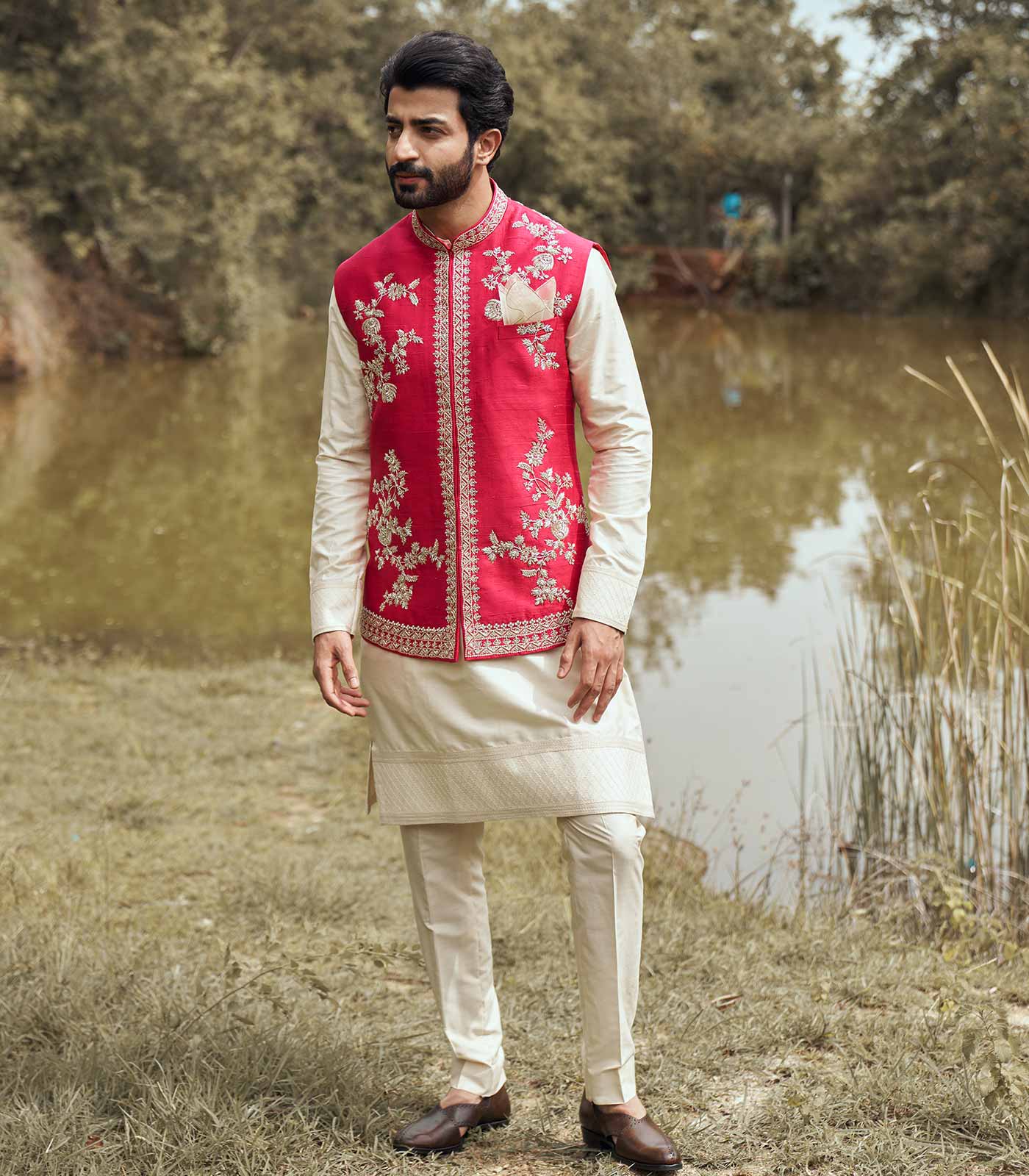 RED PLACEMENT ZARDOZI BANDI