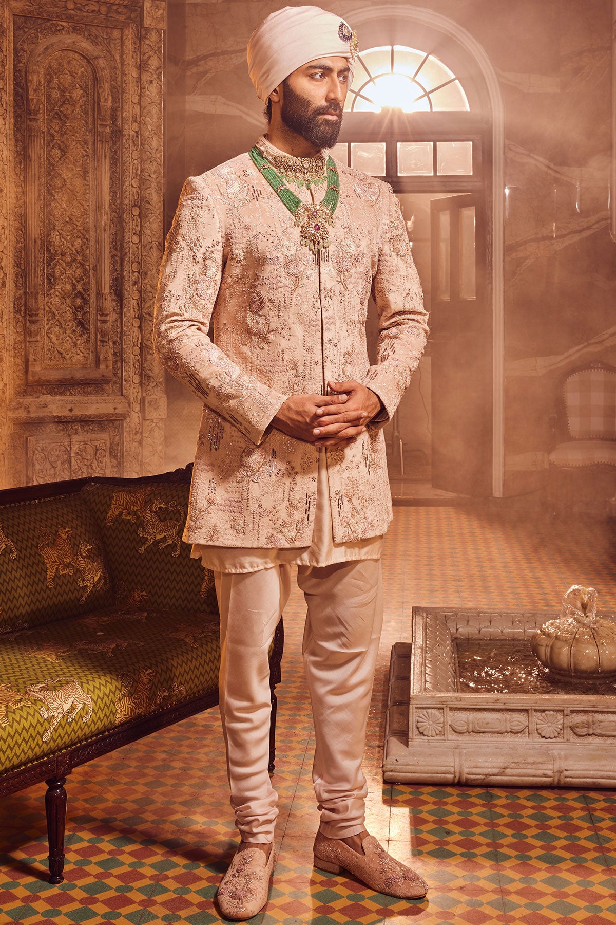 SALMON PINK VELVET
EMBROIDERED BANDHGALA