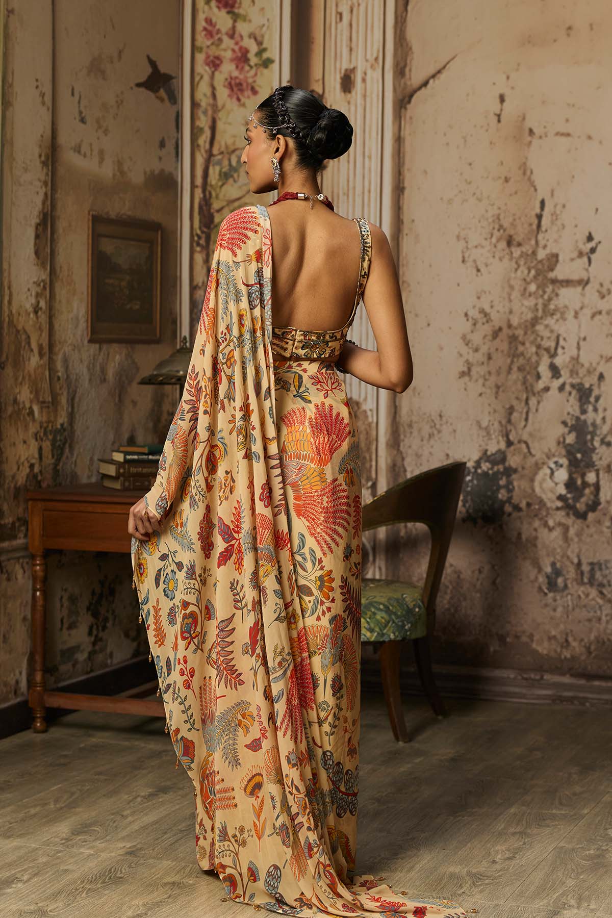 BEIGE PRINTED AND HIGHLIGHTED BLOUSE SKIRT SAREE SET