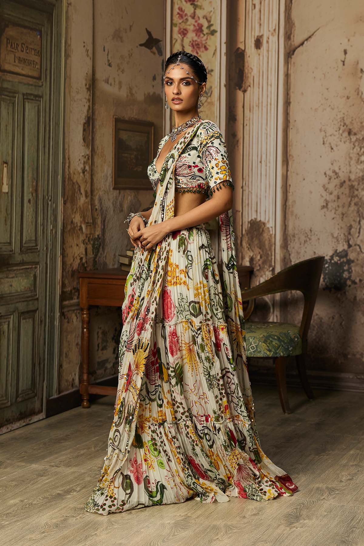 IVORY PRINT AND HIGHLIGHTED TIERED SKIRT SAREE SET
