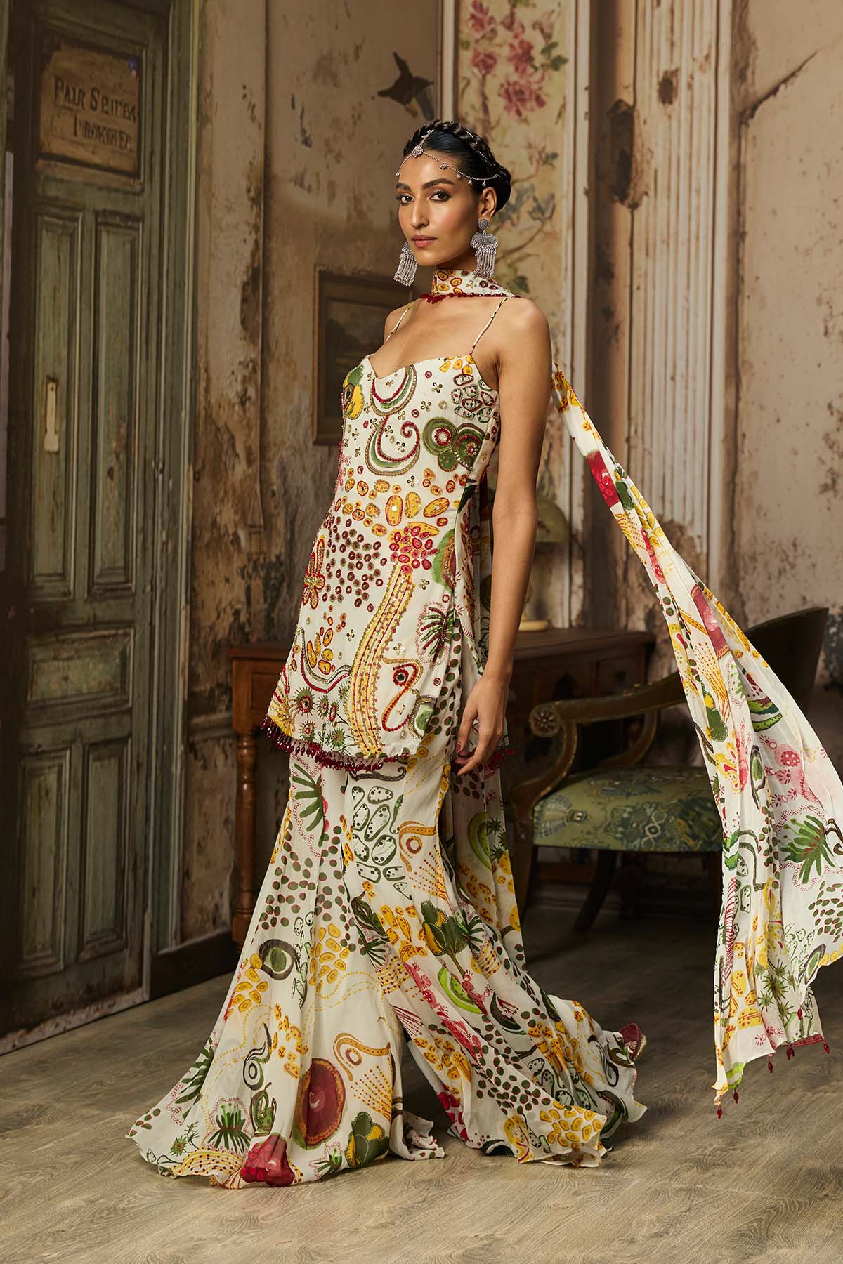IVORY PRINT AND HIGHLIGHTED KURTI SET