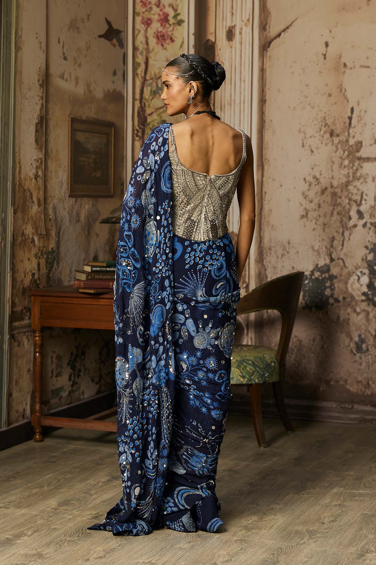 GUNMETAL GREY CORSET WITH PRINTED AND HIGHLIGHTED CLASSIC SAREE SET