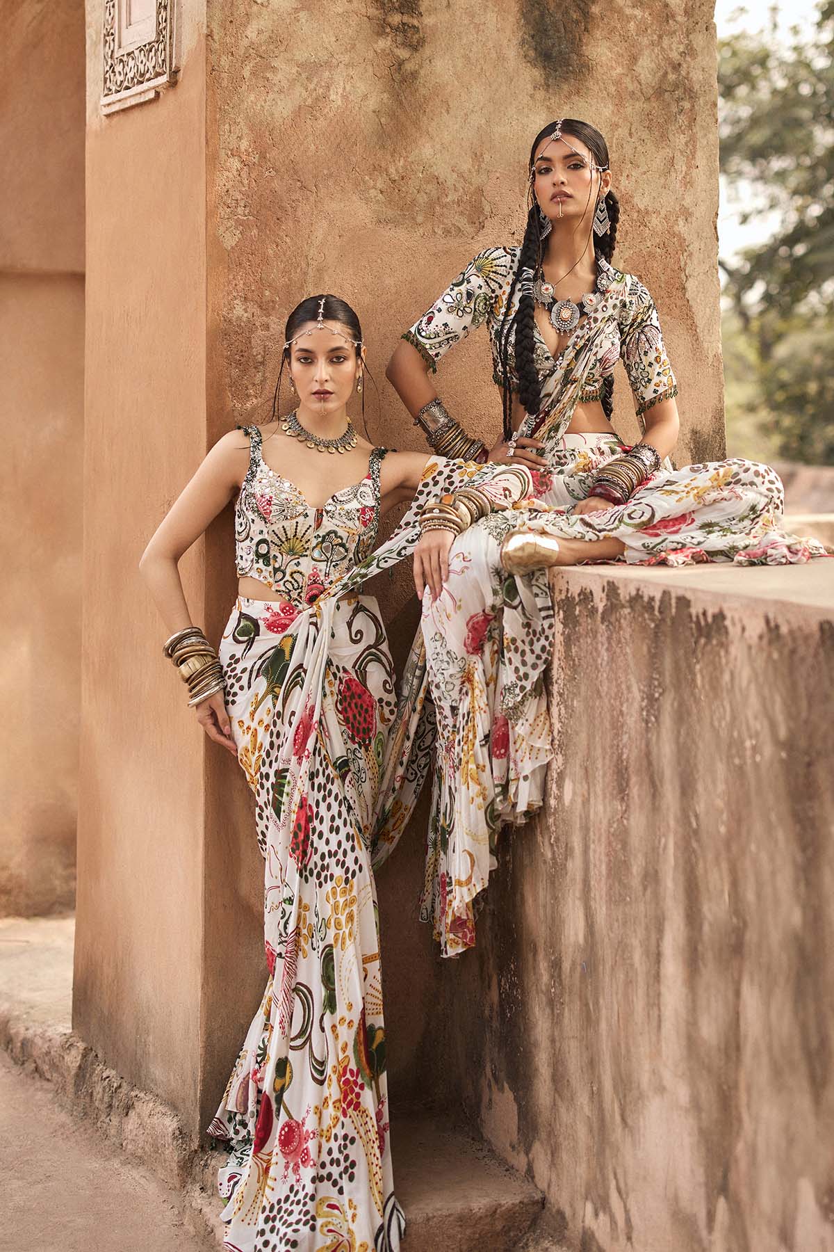 IVORY PRINT AND HIGHLIGHTED TIERED SKIRT SAREE SET