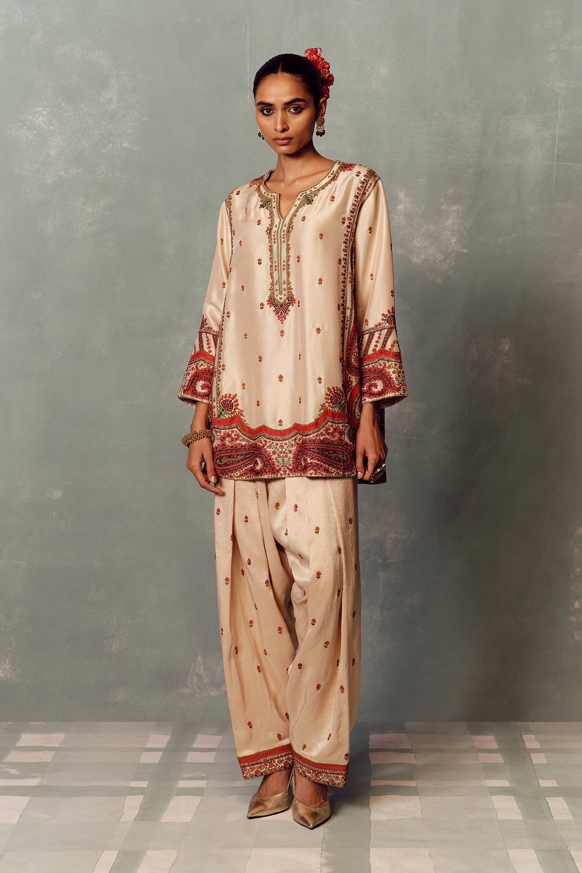 Kashida LumiÃ¨re KURTA AND SALWAR SET