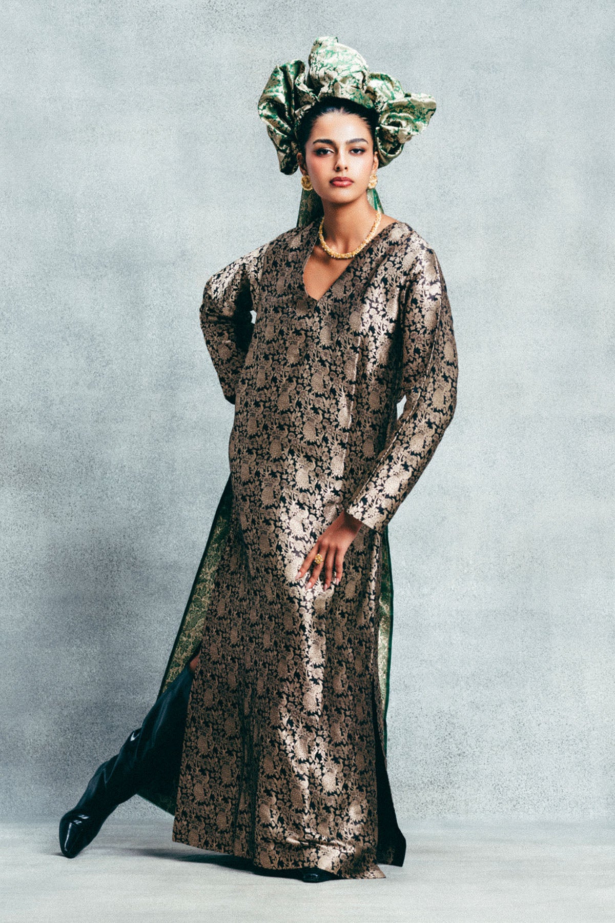 Handwoven Black & Gold Banarasi Kaftan