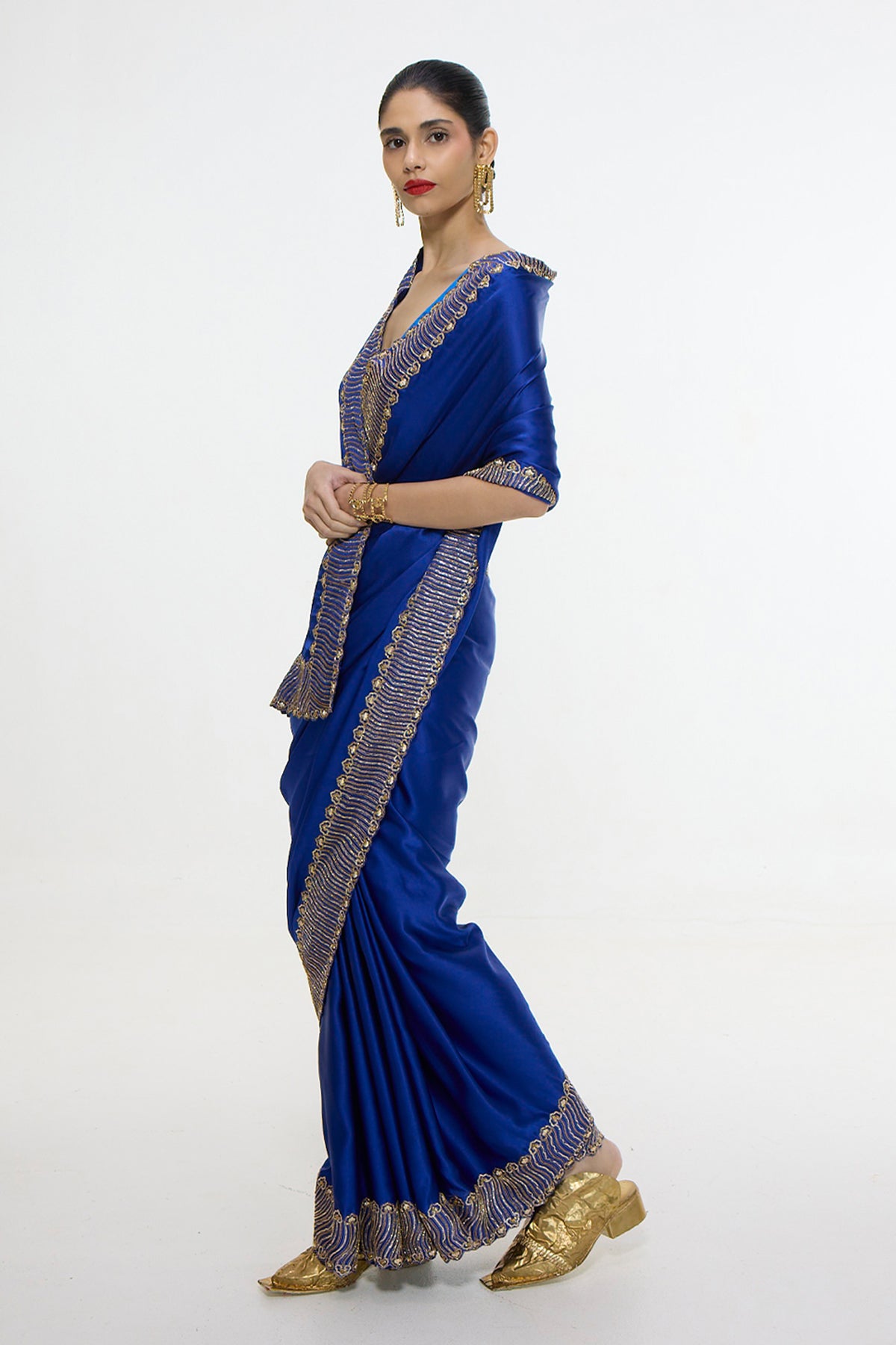 Handwoven Marine Blue Mashroo Silk Saree with Embroidered Border
