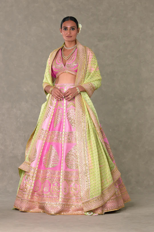 Barfi Pink ‘Paan-Patti’ lehenga With One Dupatta