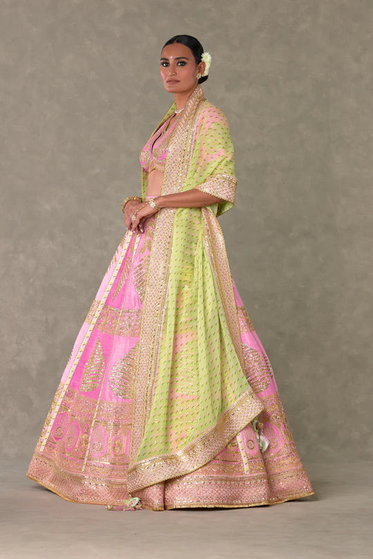 Barfi Pink ‘Paan-Patti’ lehenga With One Dupatta
