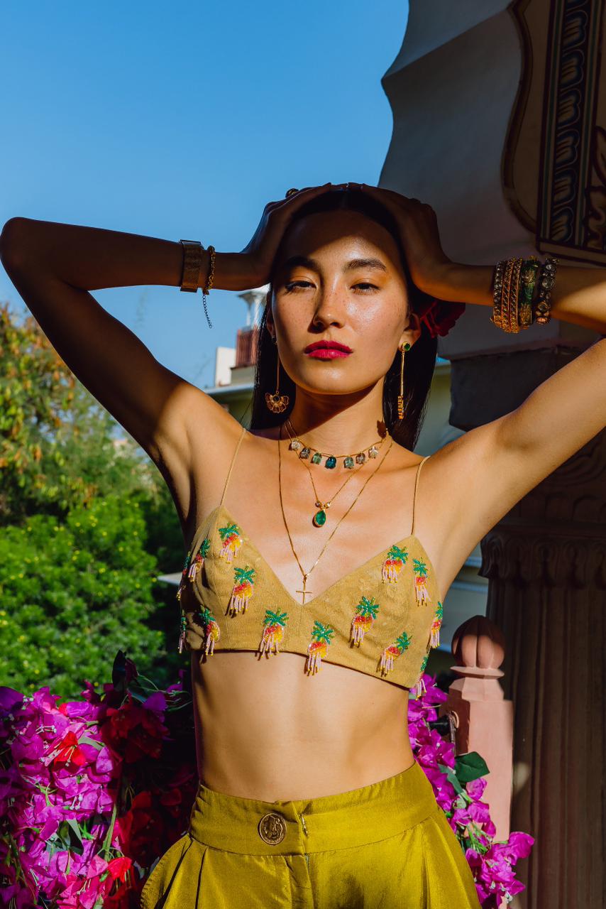 INDIAN PHOOL, DANCING PINEAPPLES