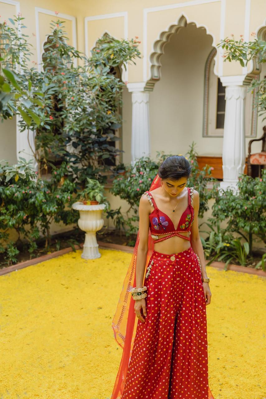 SEASHELLS AND RED BANDHINI SET