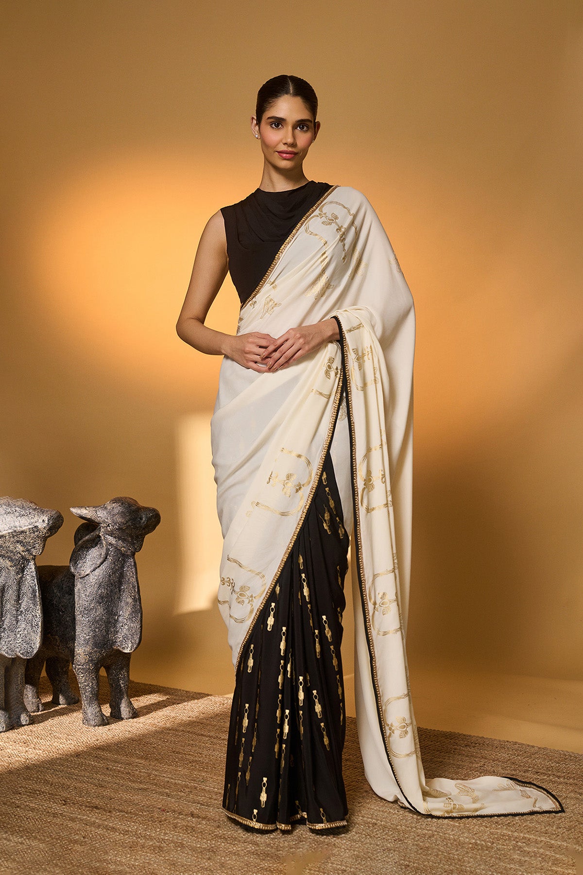 Black & White Tribal Pillar Saree