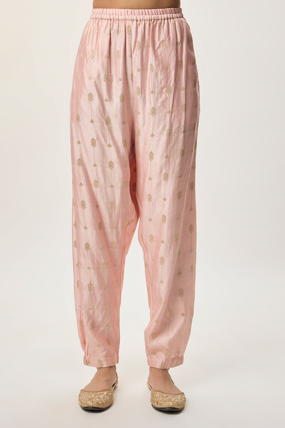 Farnaz Blush Pink Chiniya Silk Embroidered Yoke Kurta With Jogger Pant And Mukaish Net Dupatta