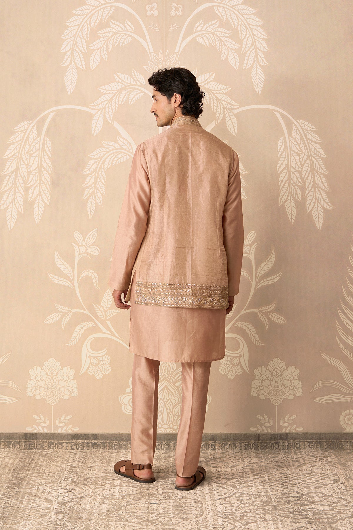 Zaroon 
Kurta Bandi Set