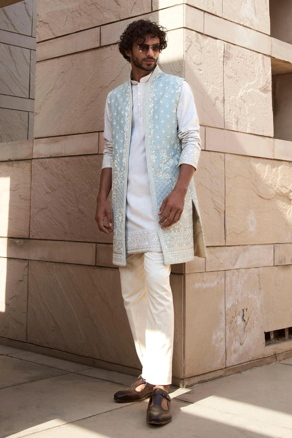 ROSE CREEPER WITH FLORAL BUTTIS BANDI