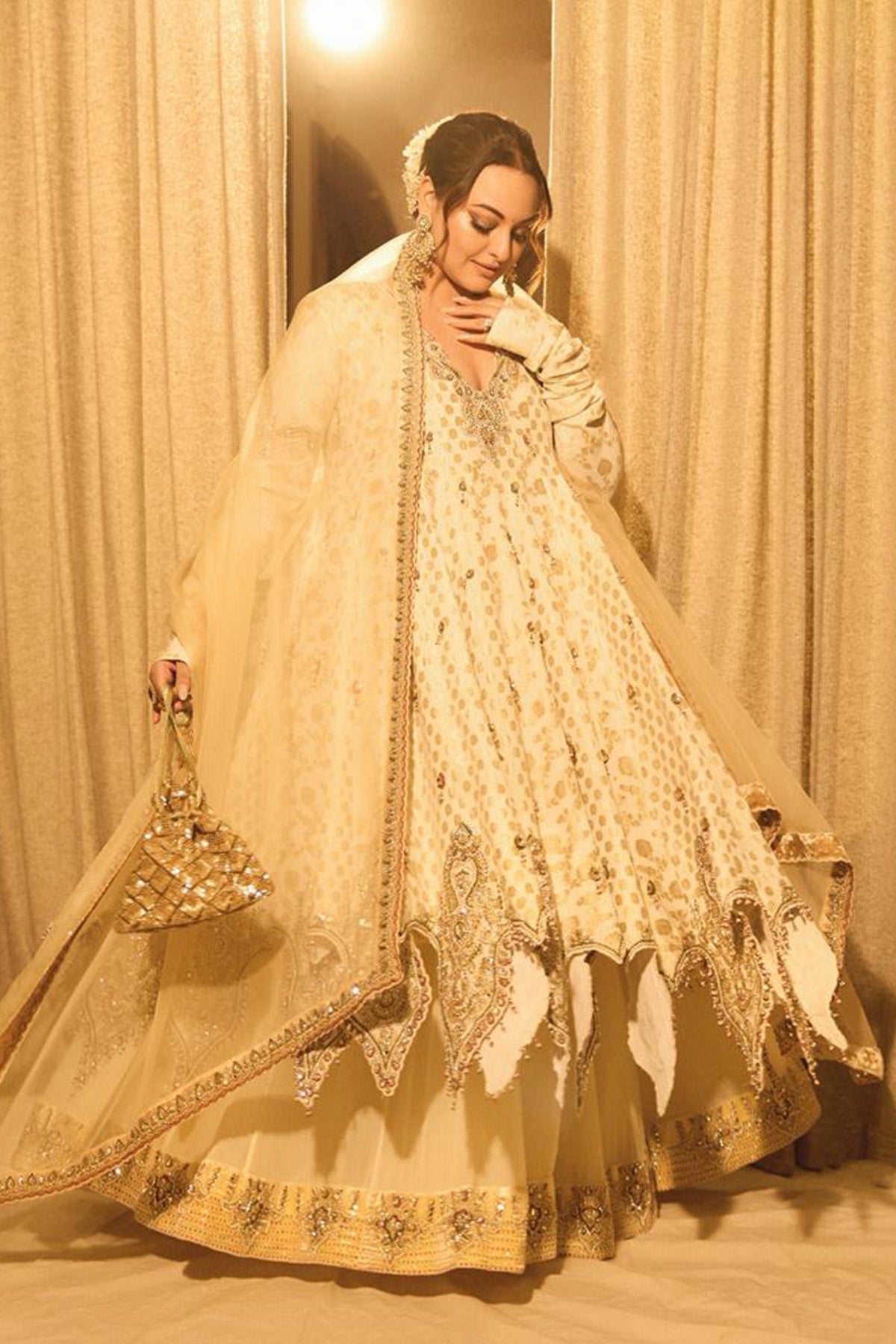 Sonakshi Sinha in Noor-e-zari Anarkali Set