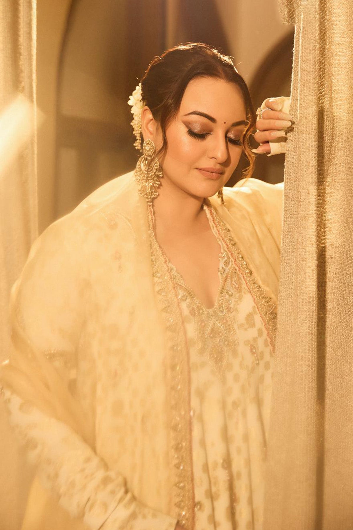 Sonakshi Sinha in Noor-e-zari Anarkali Set