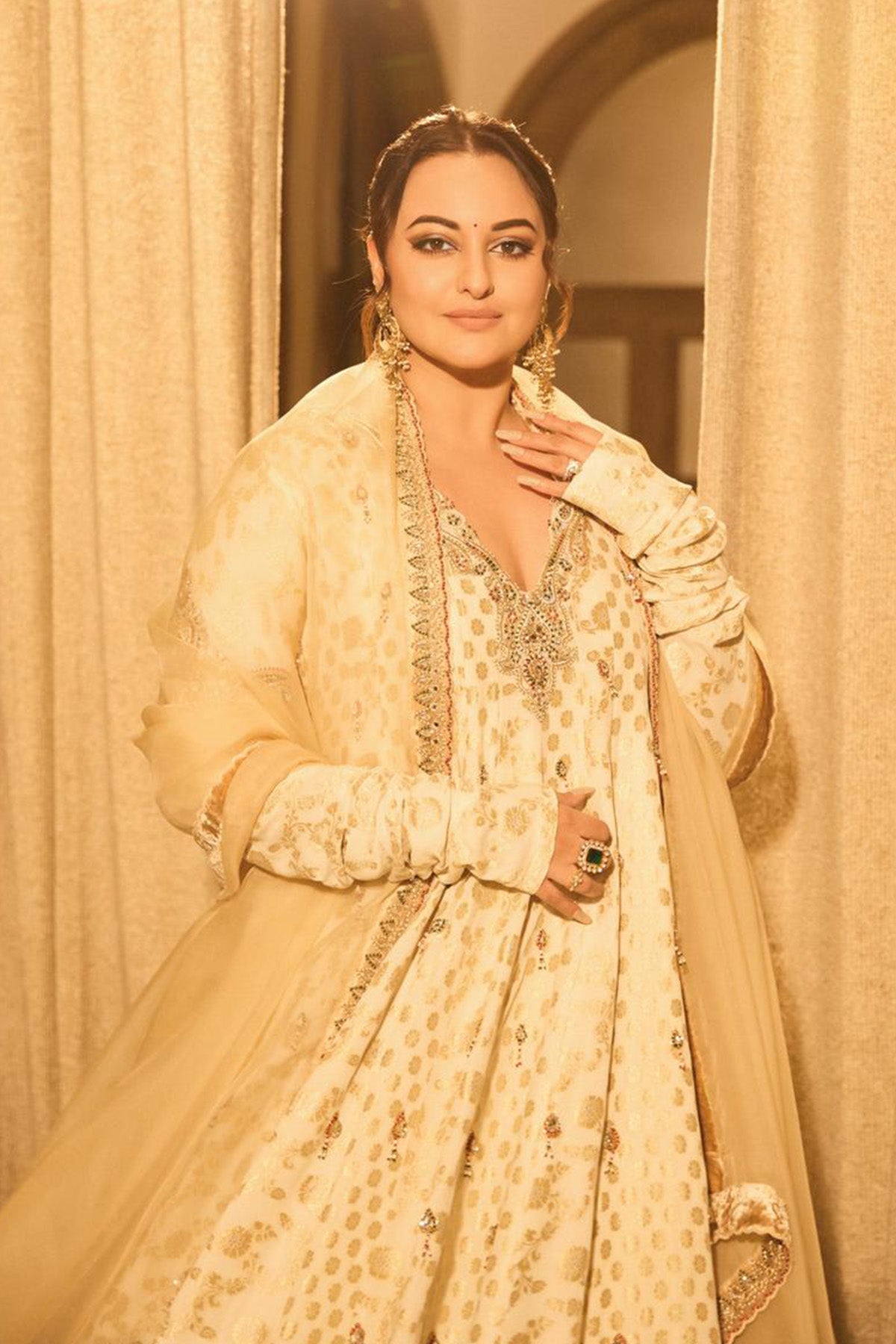 Sonakshi Sinha in Noor-e-zari Anarkali Set