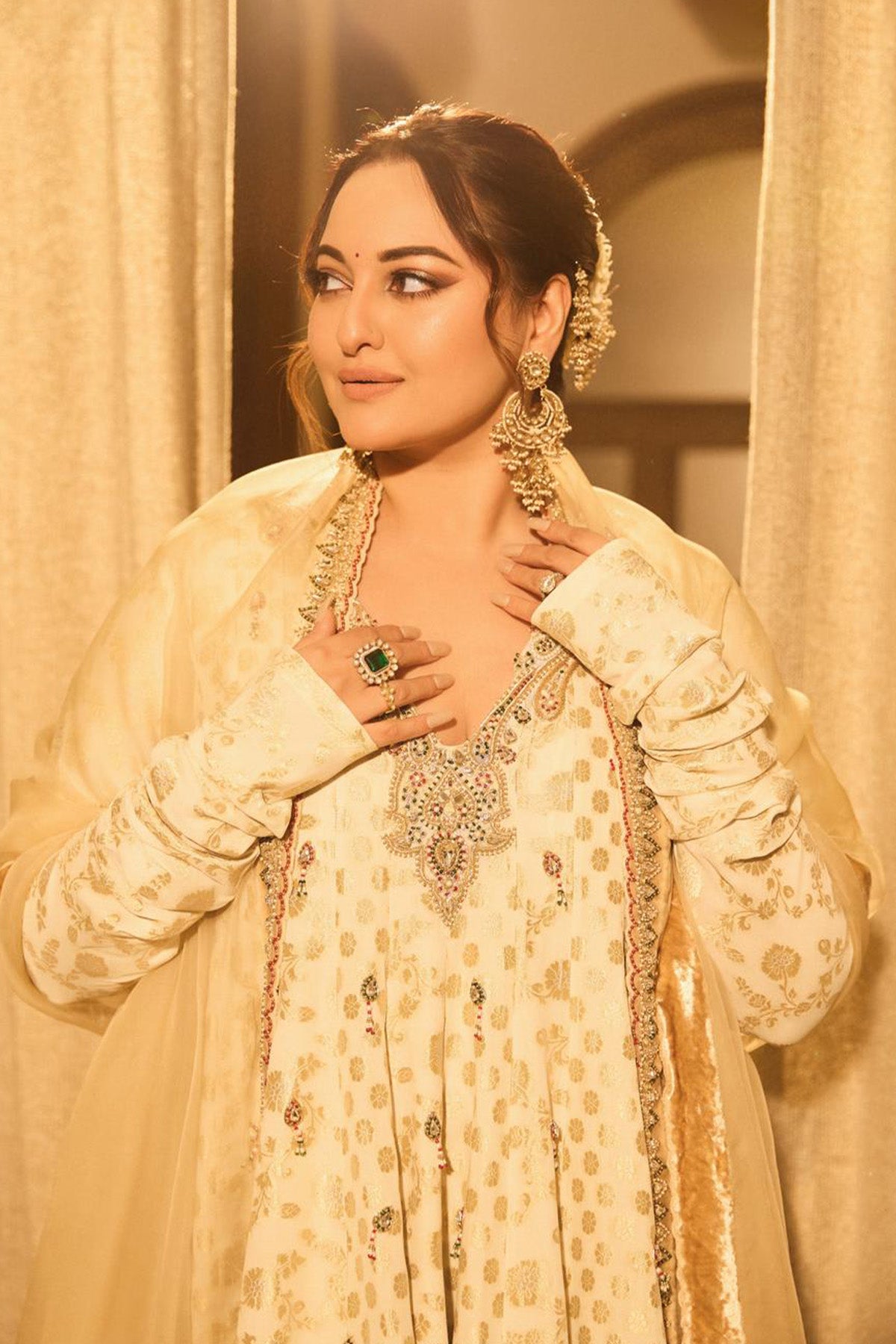 Sonakshi Sinha in Noor-e-zari Anarkali Set