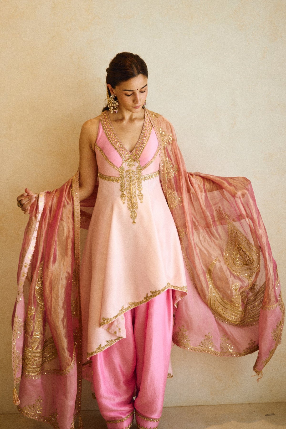 Chaand Gulabi Farshi Salwar Set
