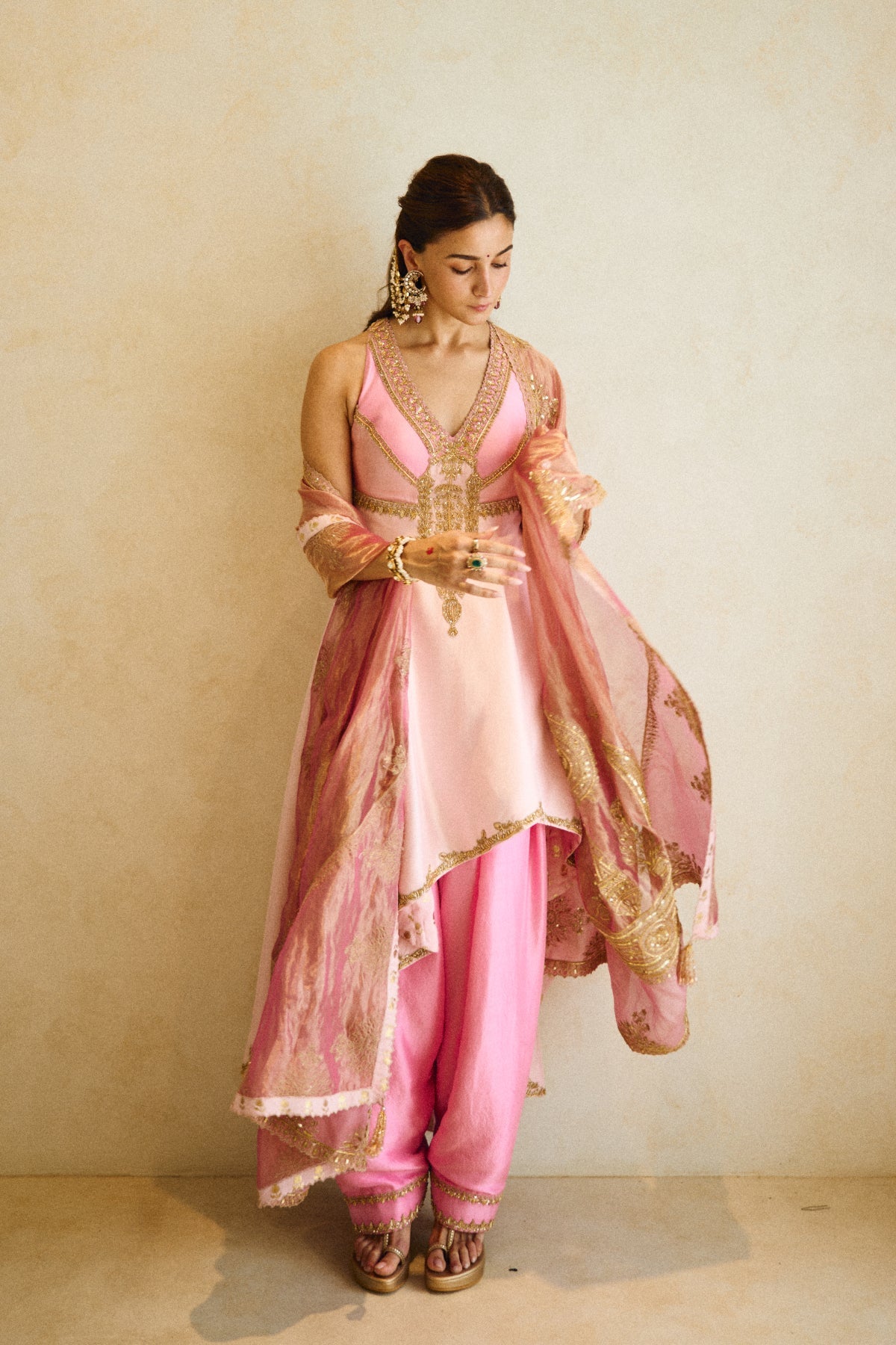 Chaand Gulabi Farshi Salwar Set