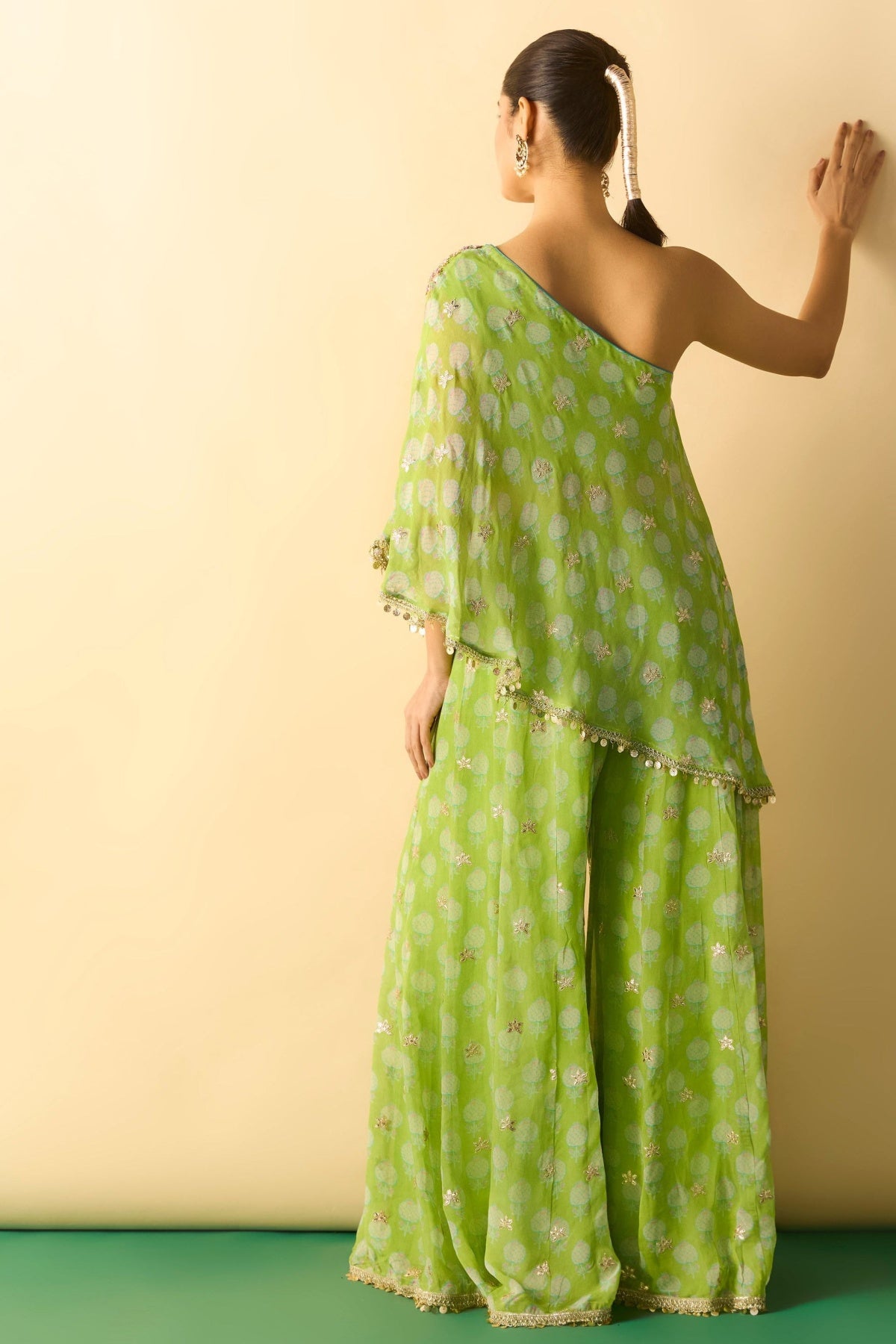 chhavi one shoulder set