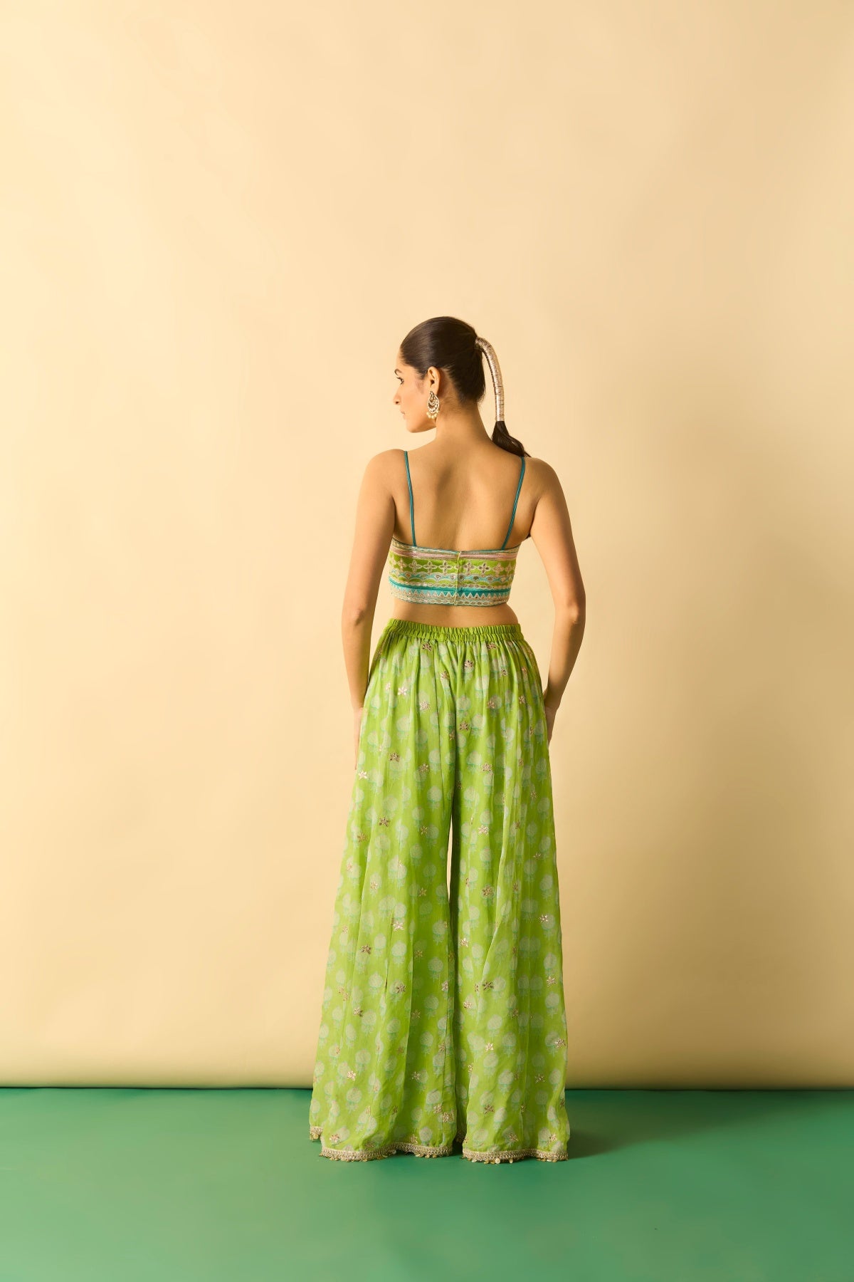 Dharika Cape Set