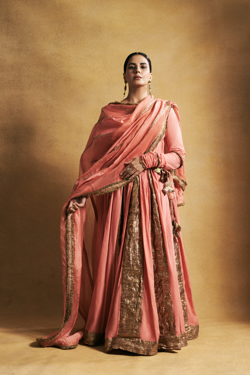 Kirti Kulahari in Shiddat-e-Angrakha set