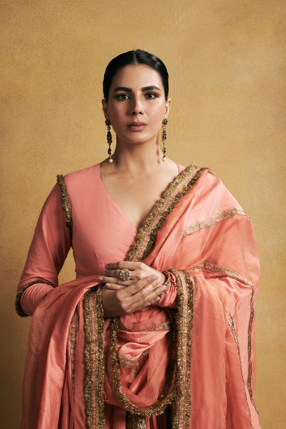 Kirti Kulahari in Shiddat-e-Angrakha set