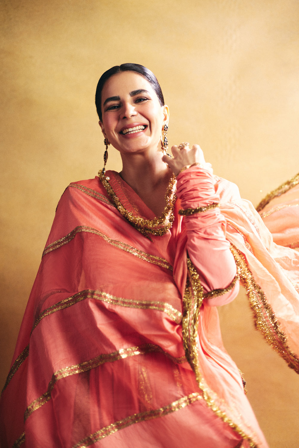 Kirti Kulahari in Shiddat-e-Angrakha set