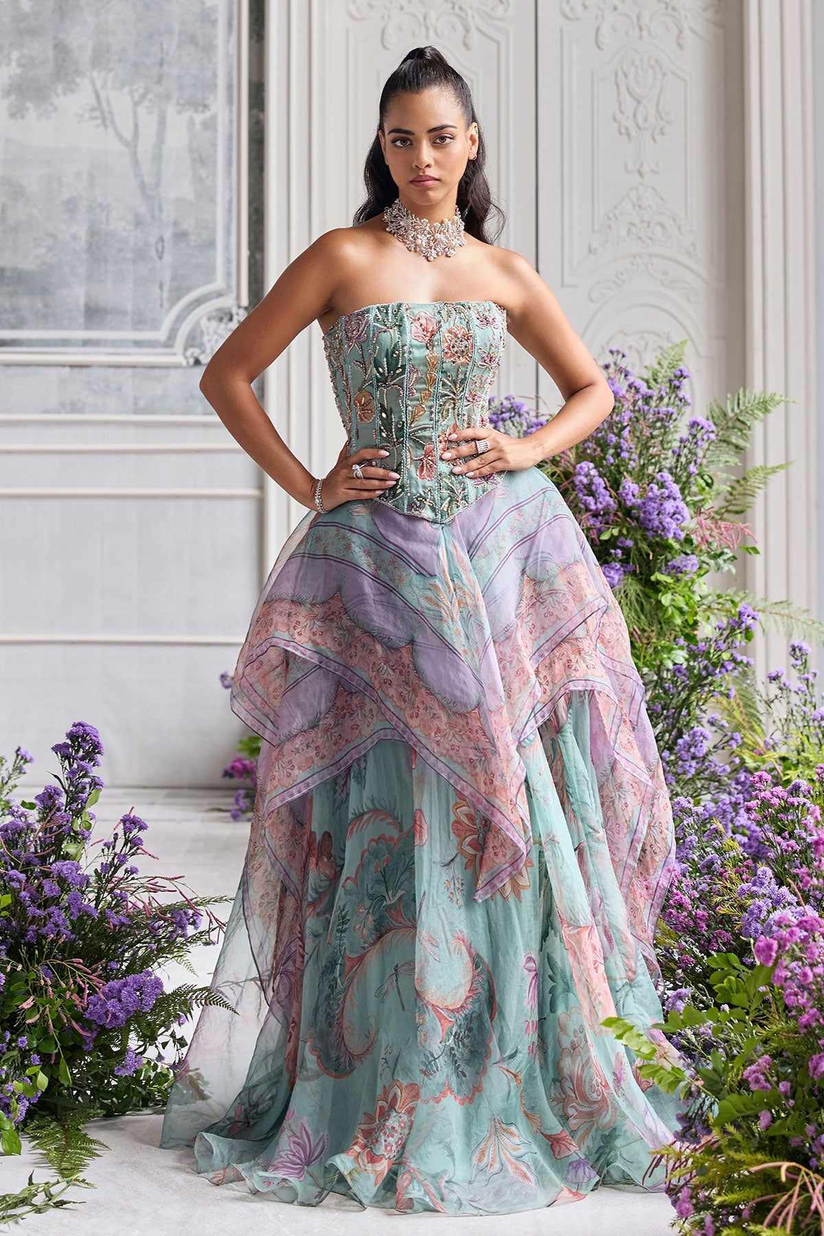 Manushi Chhillar in Shakira