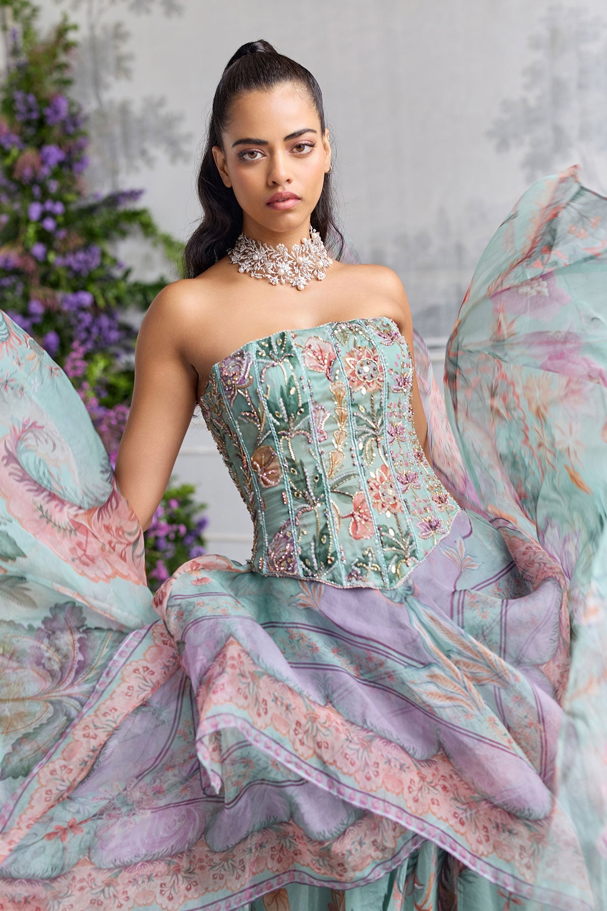 Manushi Chhillar in Shakira