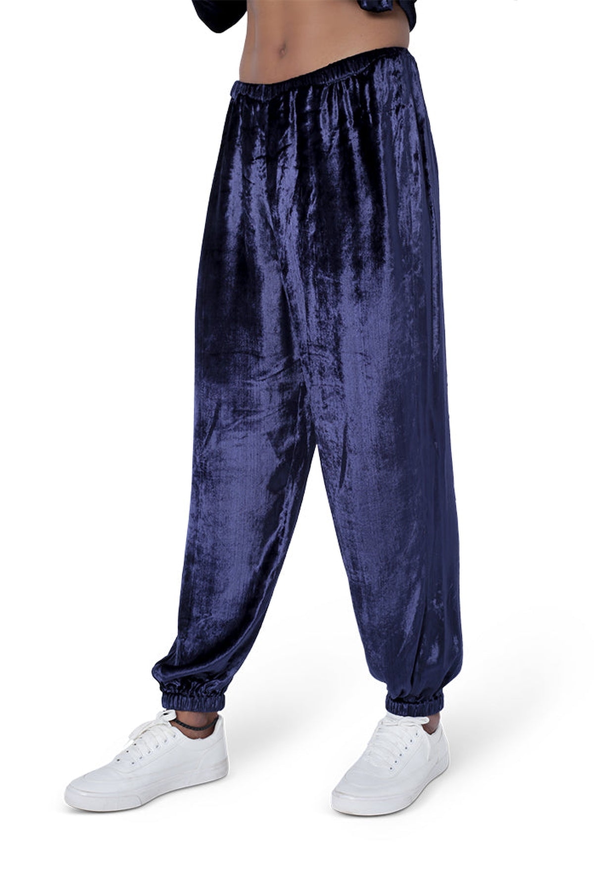 CHALK WHITE COLOUR GEORGETTE BANDI WITH NAVY COLOUR VELVET KURTA AND JOGGER PANT