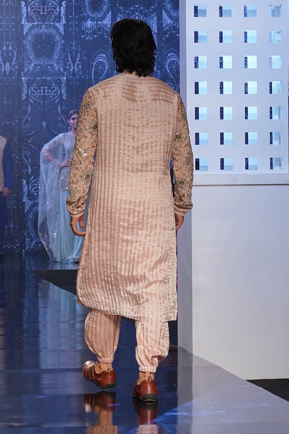 PS MEN MAHID ROSE PINK COLOUR EMBROIDERED KURTA WITH JOGGER PANTS