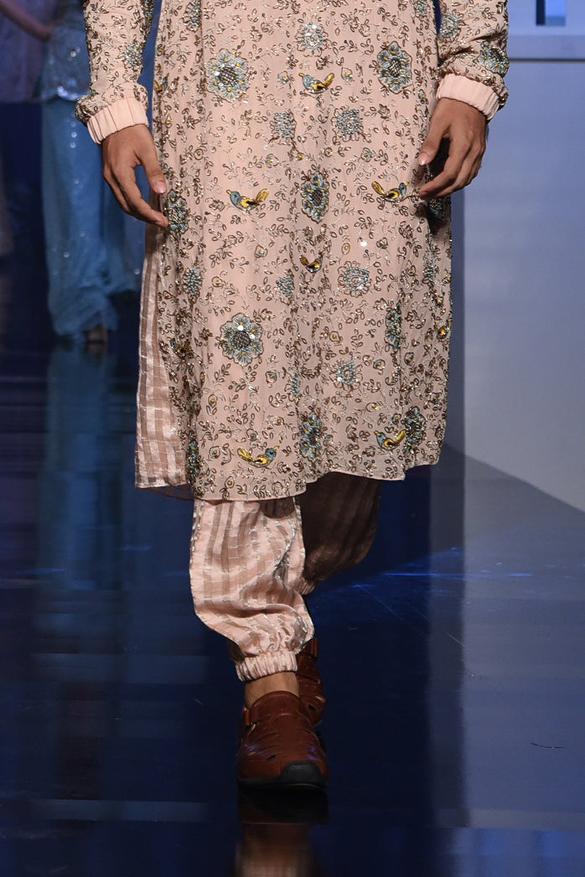 PS MEN MAHID ROSE PINK COLOUR EMBROIDERED KURTA WITH JOGGER PANTS