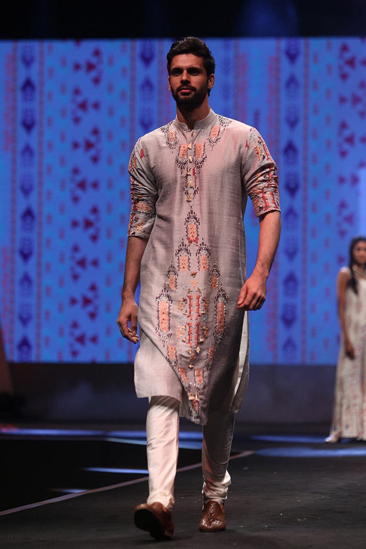 AMIR GREY PRINTED DUPION SILK KURTA WITH OFF-WHITE COTTON SILK CHURIDAR