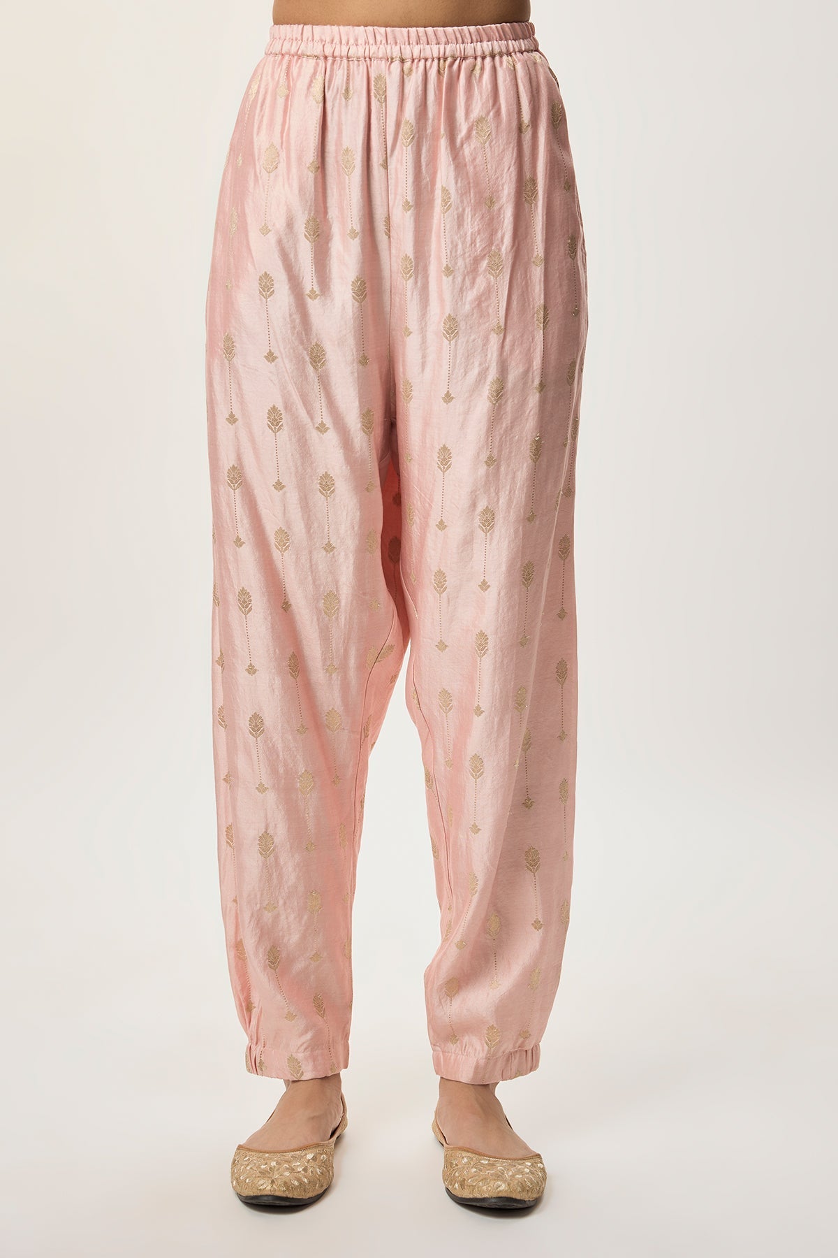 Farnaz Blush Pink Chiniya Silk Embroidered Yoke Kurta With Jogger Pant And Mukaish Net Dupatta
